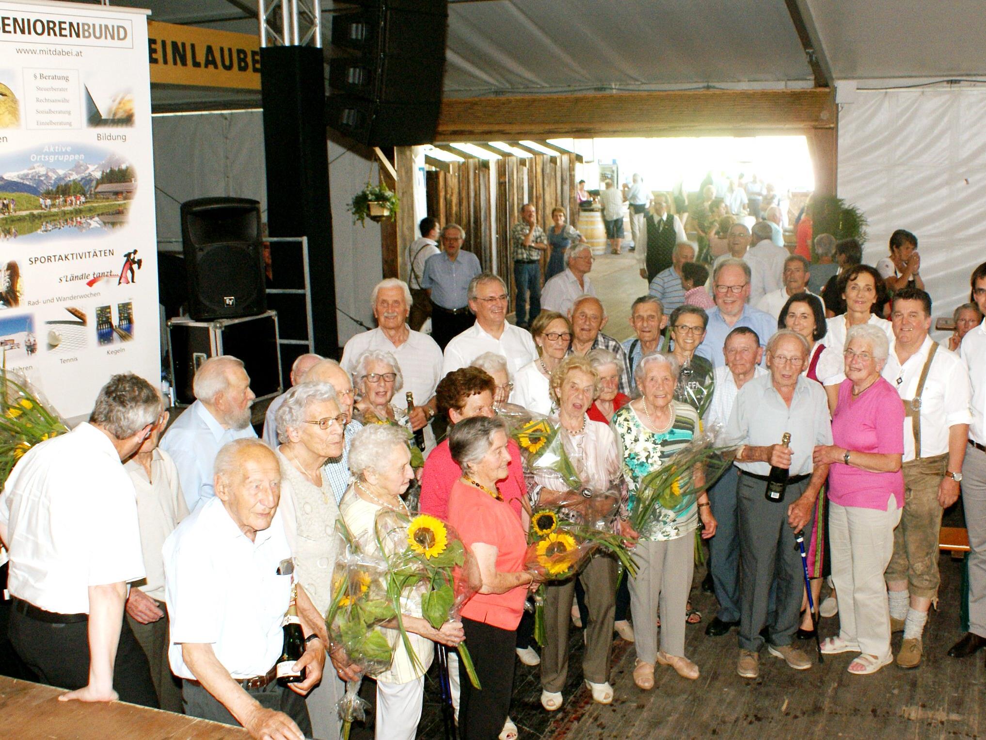 Die  Ehrengäste mit LH Mag. Markus Wallner bei der Ehrung der ältesten Senioren