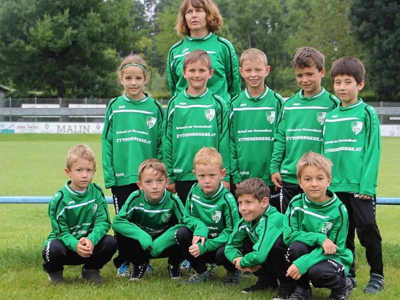 FC Sulz U8 mit den neuen Trainingsanzügen FC Sulz U8 mit den neuen Trainingsanzügen