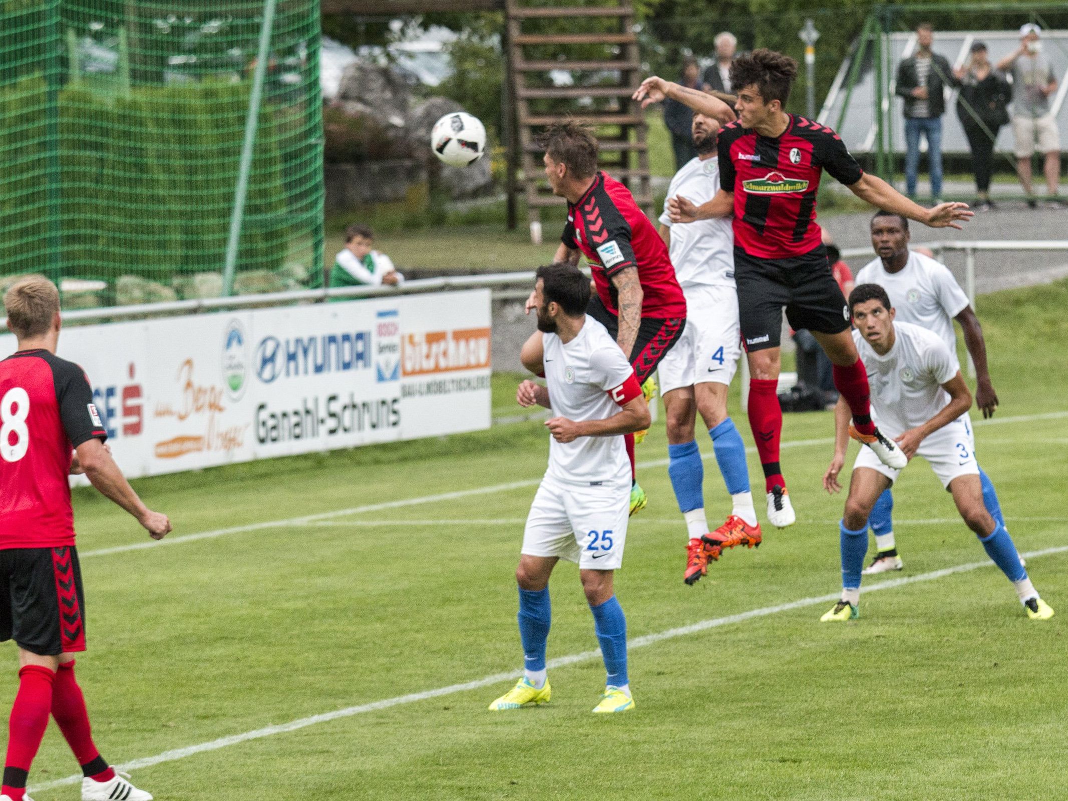 Testspiel SC Freiburg gegen Caykur Rizespor im Stadion Schruns-Tschagguns Testspiel SC Freiburg gegen Caykur Rizespor im Stadion Schruns-Tschagguns