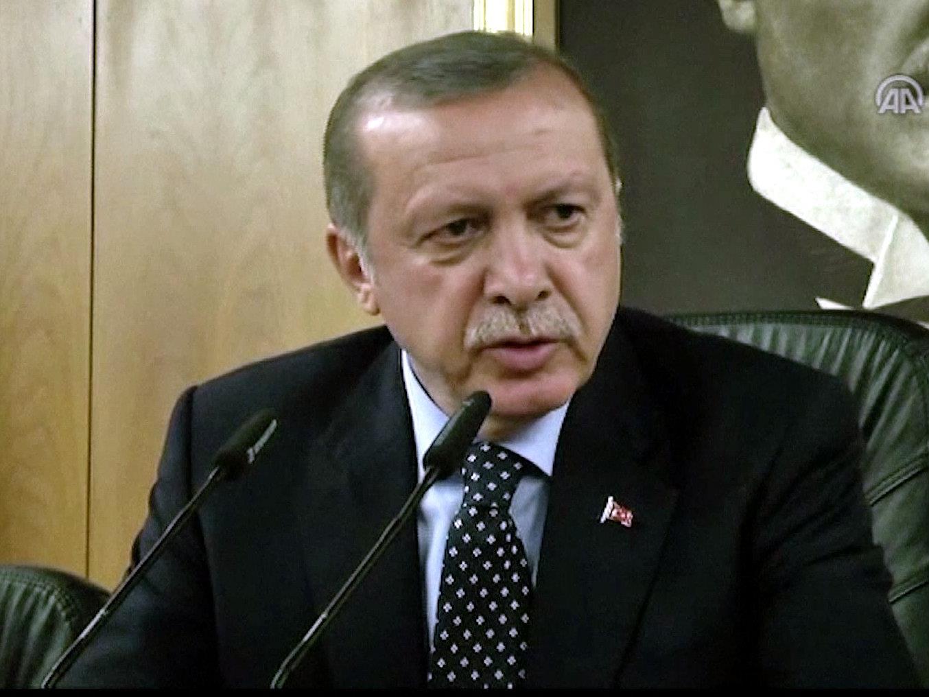 Erdogan übersteht blutigen Putschversuch des türkischen Militärs.