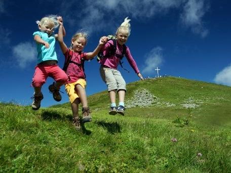 Viel Spaß wartet während den Ferien auf kleine Gipfelstürmer am Diedamskopf. Viel Spaß wartet während den Ferien auf kleine Gipfelstürmer am Diedamskopf.