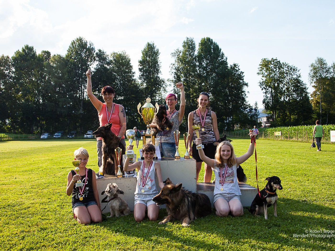 Die siegreichen Mensch-Hundegespanne. Erstmals gab es auch einen U-12-Bewerb für Kinder. Die siegreichen Mensch-Hundegespanne. Erstmals gab es auch einen U-12-Bewerb für Kinder.