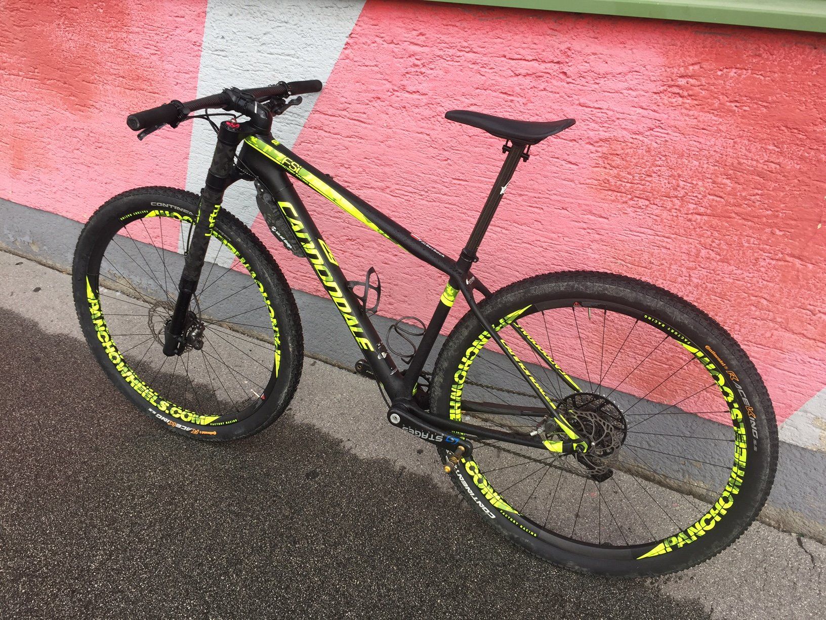 Polizei bittet um Hinweise. Polizei bittet um Hinweise.