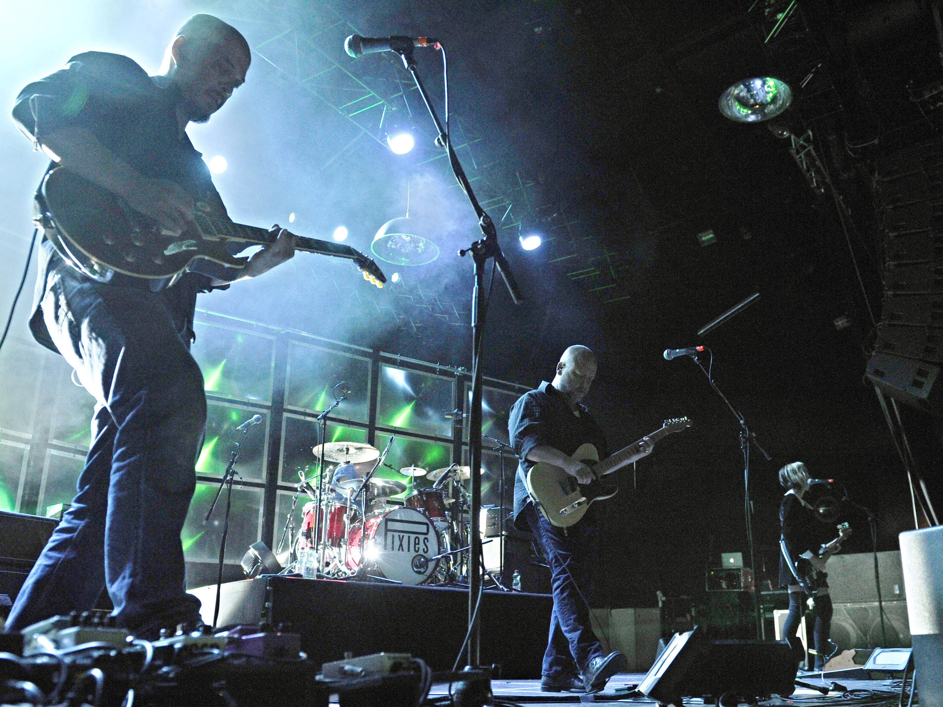 Die Pixies begeben sich erneut auf Tournee.