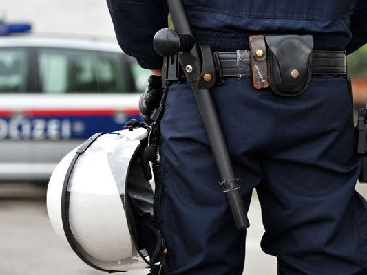 Zwei ähnliche Vorfälle mit Körperverletzung und Sachbeschädigung werden von der LPD Wien überprüft Zwei ähnliche Vorfälle mit Körperverletzung und Sachbeschädigung werden von der LPD Wien überprüft