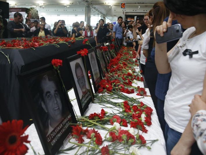 Trauer um die Terror-Opfer in Istanbul Trauer um die Terror-Opfer in Istanbul