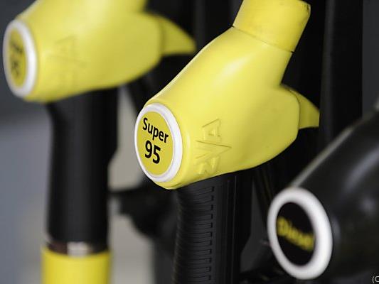 Treibstoffpreise um 10,4 Prozent gesunken.