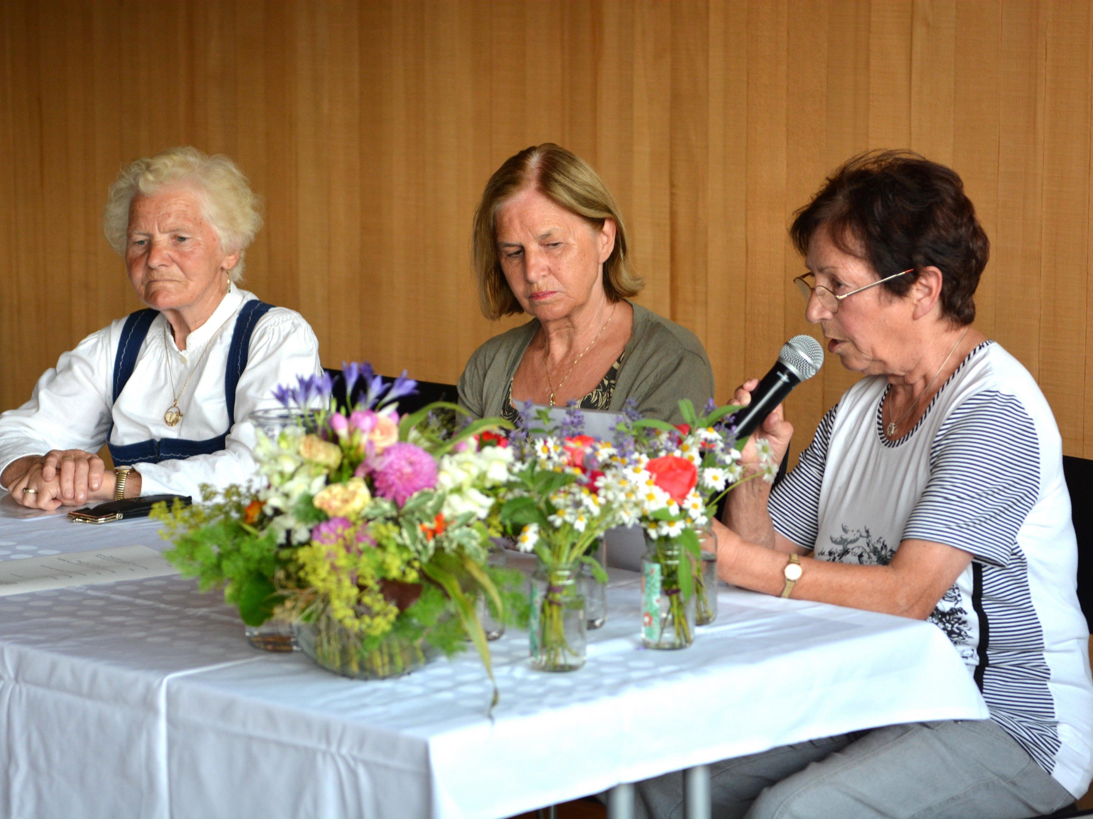 Die Autorinnen bei der ersten Lesung in Ludesch v.li. Hermine Bischof, Irma Hirschauer u. Hannelore Kaufmann