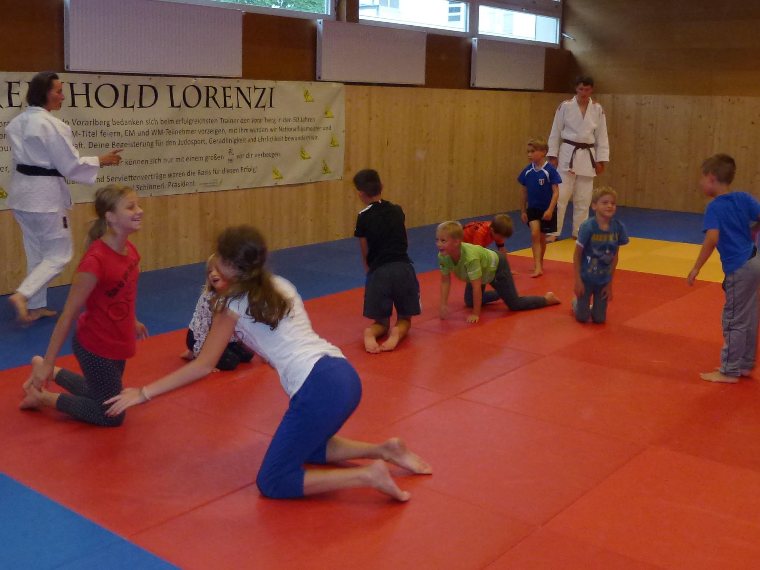 Schüler/innen beim Judo-Schnuppertraining