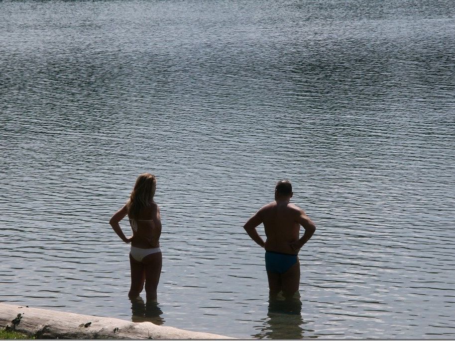 Trotz Warnung gehen die Gäste ins Wasser Trotz Warnung gehen die Gäste ins Wasser