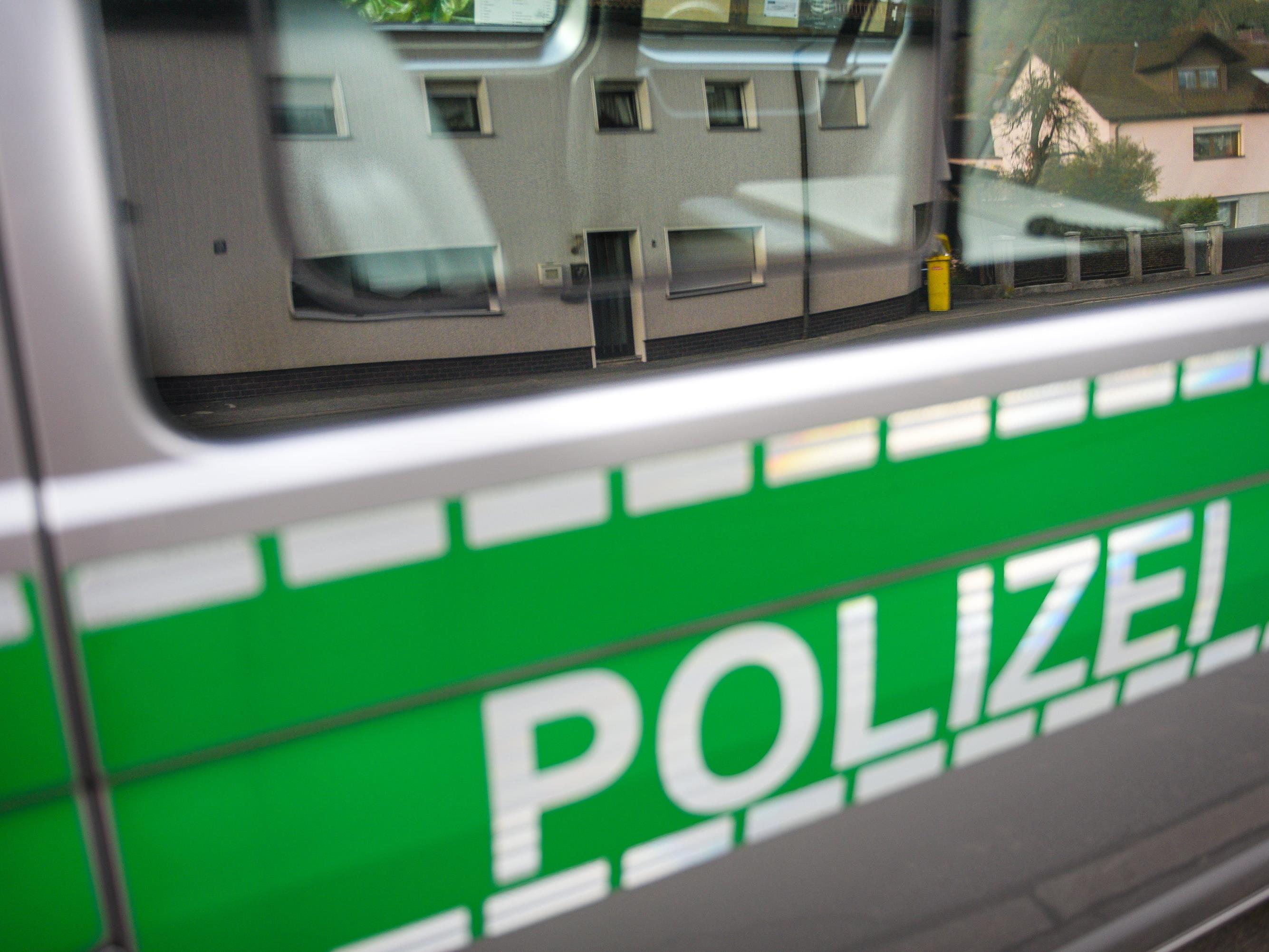 Die deutsche Polizei ermittelt wegen eines rechtsextremen Facebook-Postings.