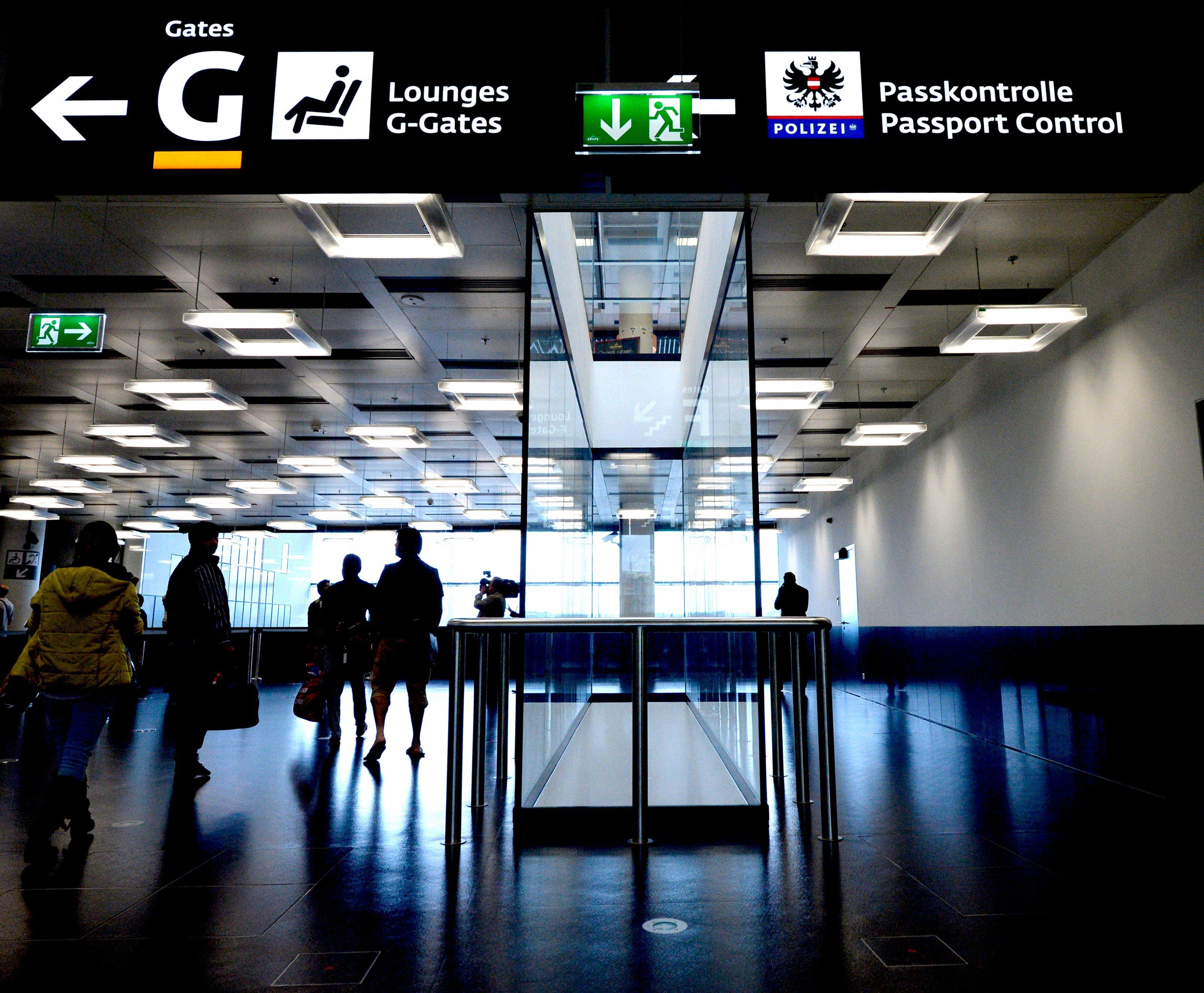 Schlagzeile am Flughafen Wien-Schwechat sorgt für Aufregung. Schlagzeile am Flughafen Wien-Schwechat sorgt für Aufregung.