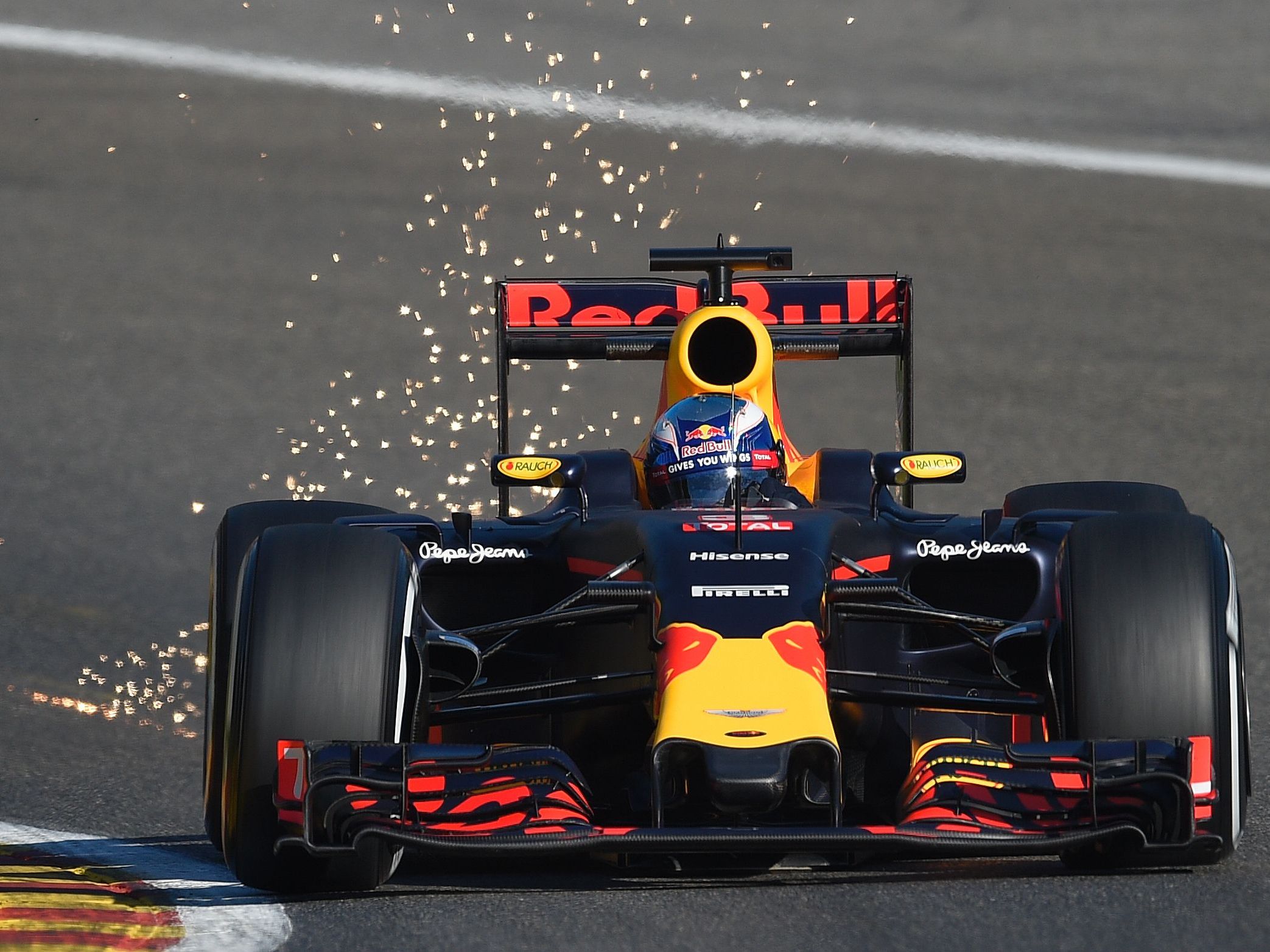 Das erste Kräftemessen deutet auf einen packenden Start in die zweite Formel-1-Saisonhälfte hin. Das erste Kräftemessen deutet auf einen packenden Start in die zweite Formel-1-Saisonhälfte hin.