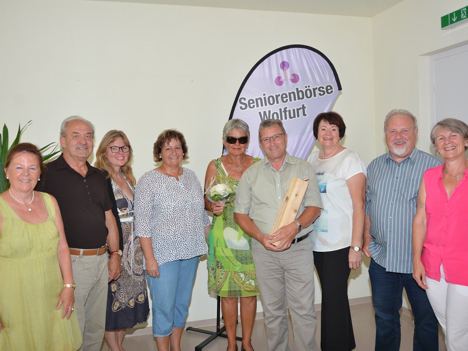 Die neuen Mitglieder mit Vorstandsmitgliedern der Seniorenbörse Die neuen Mitglieder mit Vorstandsmitgliedern der Seniorenbörse