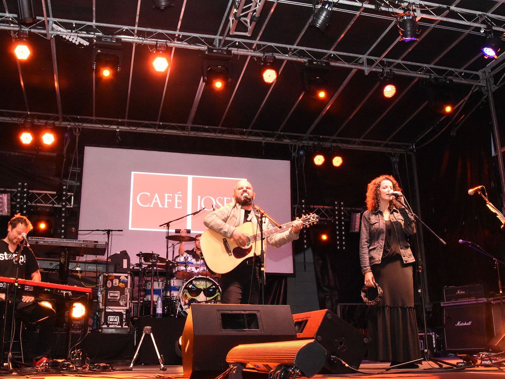 Bluatschink & Band traten im Vorprogramm des Krauthobel Open Air auf und begeisterten das Publikum. Bluatschink & Band traten im Vorprogramm des Krauthobel Open Air auf und begeisterten das Publikum.