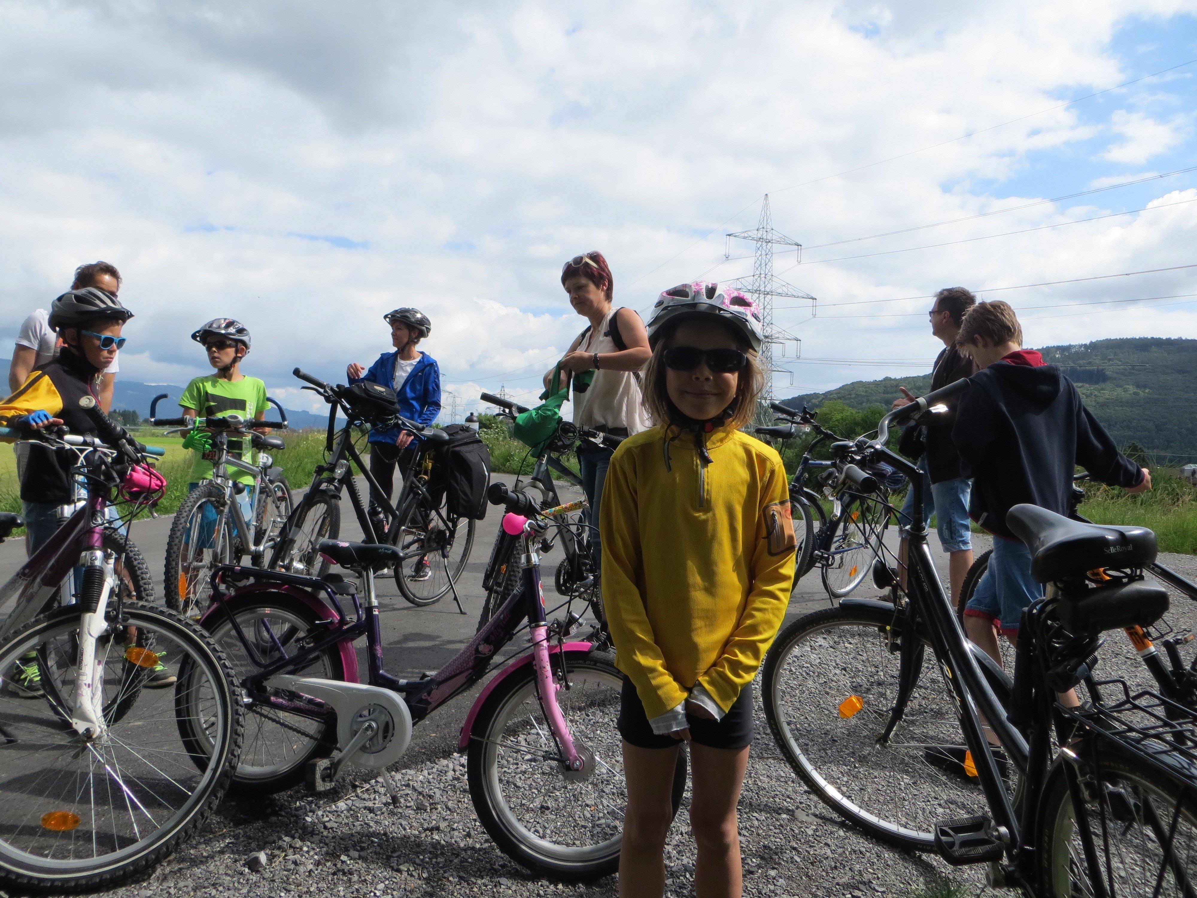 6 Familien radelten bei der Familienradtour von Götzis nach Bangs