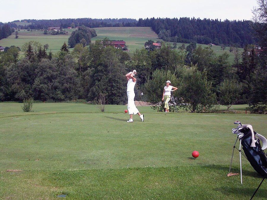 Beim „Charity Golfturnier“ können alle Mitglieder anerkannter Golfclubs teilnehmen. Beim „Charity Golfturnier“ können alle Mitglieder anerkannter Golfclubs teilnehmen.