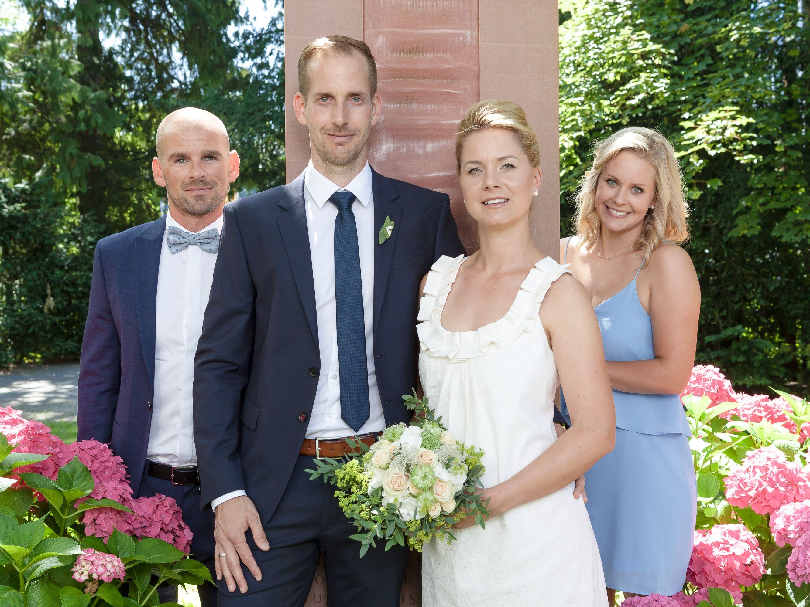 Das glückliche Paar mit den Trauzeugen. by Mike Siblik Das glückliche Paar mit den Trauzeugen. by Mike Siblik