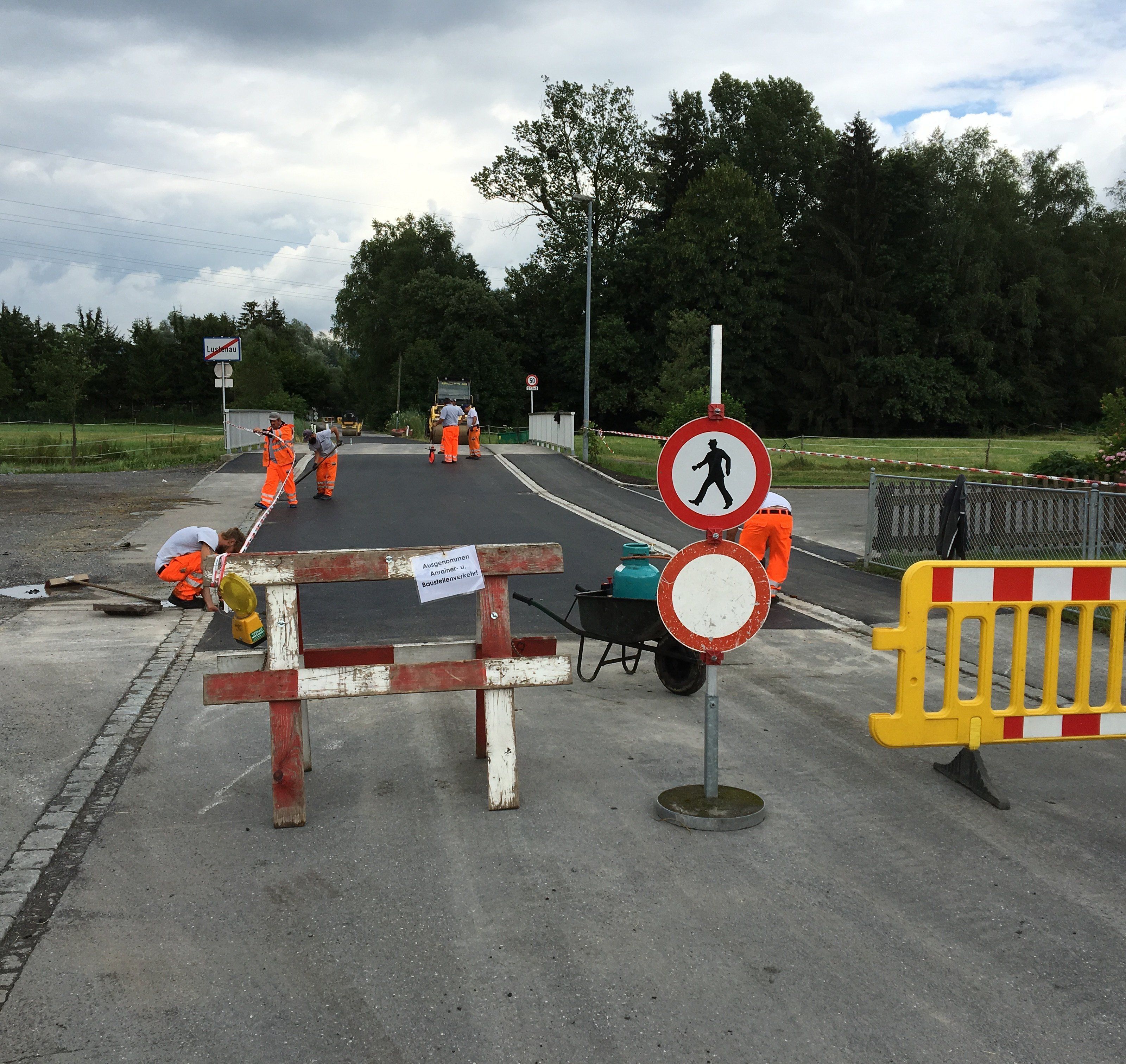 Die Sanierungsarbeiten auf der Hofsteigstraße wurden rasch abgeschlossen. Die Sanierungsarbeiten auf der Hofsteigstraße wurden rasch abgeschlossen.