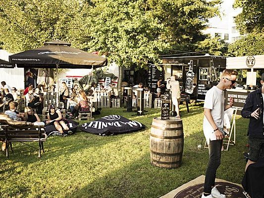 Eine stilechte "Jack Daniel's" Bar wird es auch beim Szene Open Air in Lustenau geben. Eine stilechte "Jack Daniel's" Bar wird es auch beim Szene Open Air in Lustenau geben.