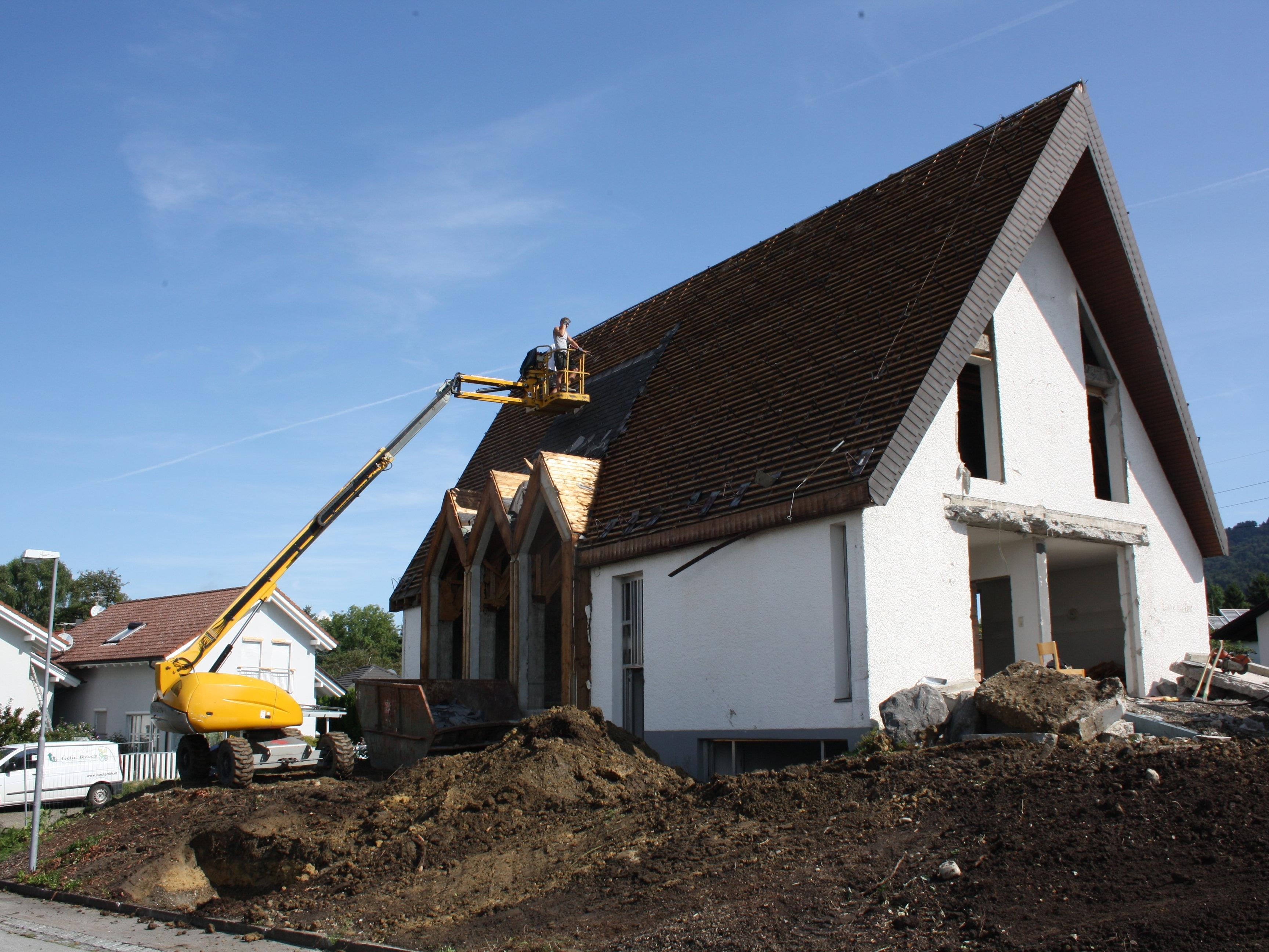 Die Neuapostolische Kapelle an der Dr.-Huber-Straße in Lochau wird abgebrochen und macht damit Platz für eine Kleinwohnanlage.