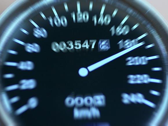 Vorsicht beim Schnellfahren im Ausland - Tempolimits können sich stark von jenen hierzulande unterscheiden Vorsicht beim Schnellfahren im Ausland - Tempolimits können sich stark von jenen hierzulande unterscheiden