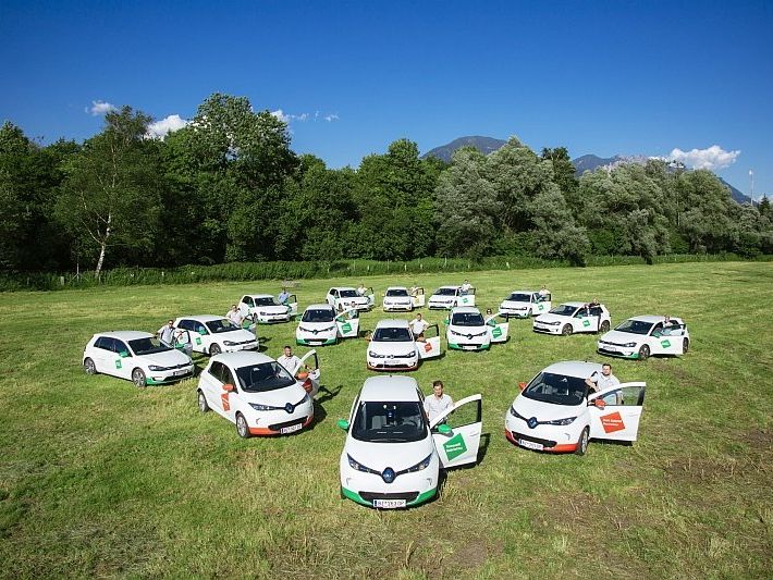 15 neue Elektroautos hat Tomaselli Gabriel Bau angeschafft – die größte private Flotte an Elektrofahrzeugen in Vorarlberg. 15 neue Elektroautos hat Tomaselli Gabriel Bau angeschafft – die größte private Flotte an Elektrofahrzeugen in Vorarlberg.