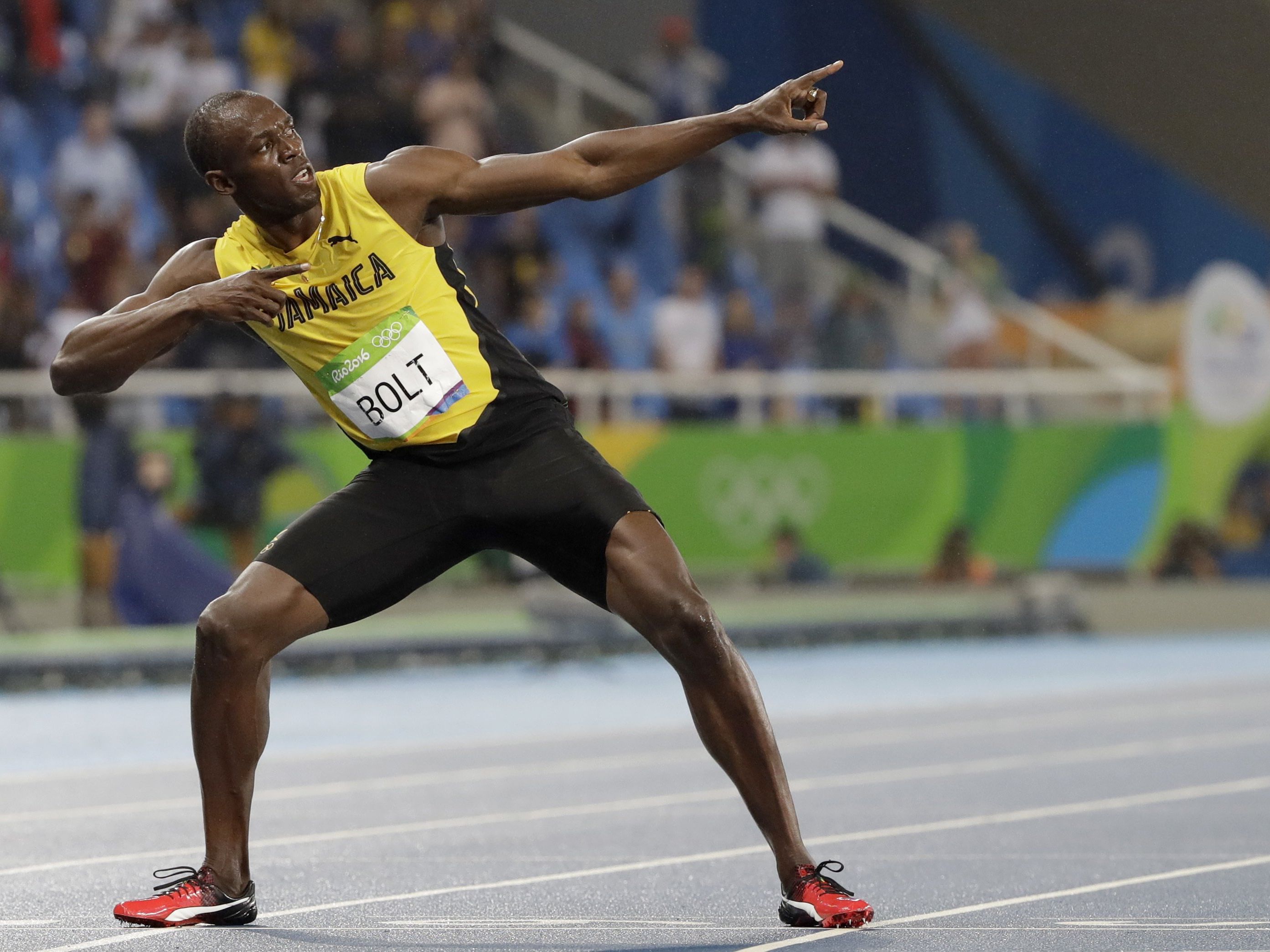 Usain Bolt holte zum dritten Mal hintereinander Gold über 100 Meter, 200 Meter und in der 4x100 Meter Staffel. Usain Bolt holte zum dritten Mal hintereinander Gold über 100 Meter, 200 Meter und in der 4x100 Meter Staffel.