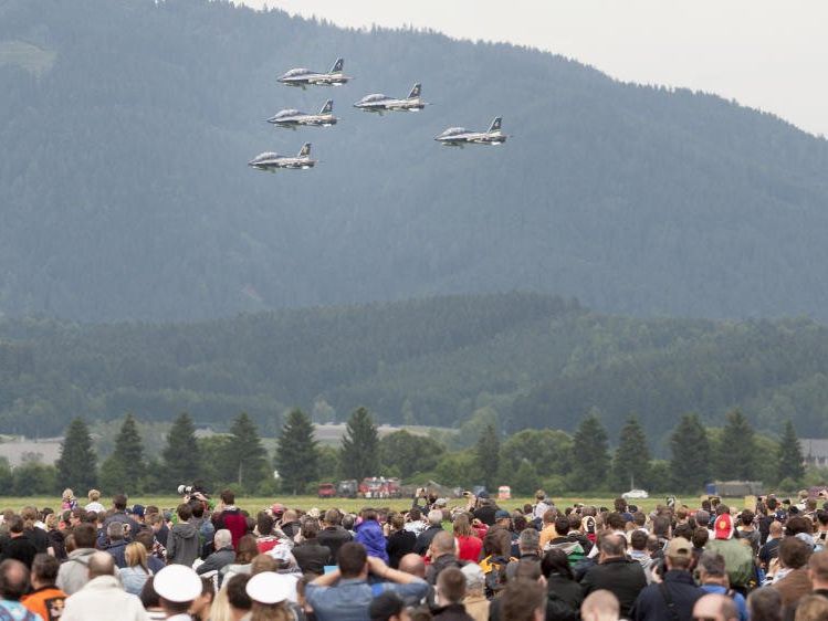 Tolle Flugshows warten auf die Besucher. Tolle Flugshows warten auf die Besucher.