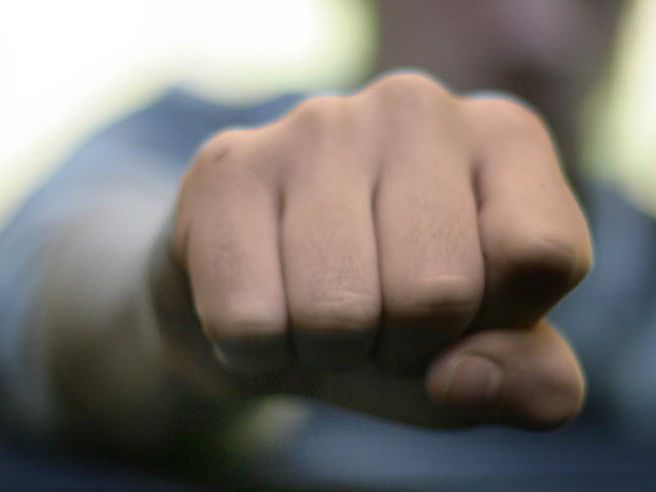 Wegen Körperverletzung schuldig gesprochen wurde der unbescholtene Erstangeklagte. Wegen Körperverletzung schuldig gesprochen wurde der unbescholtene Erstangeklagte.
