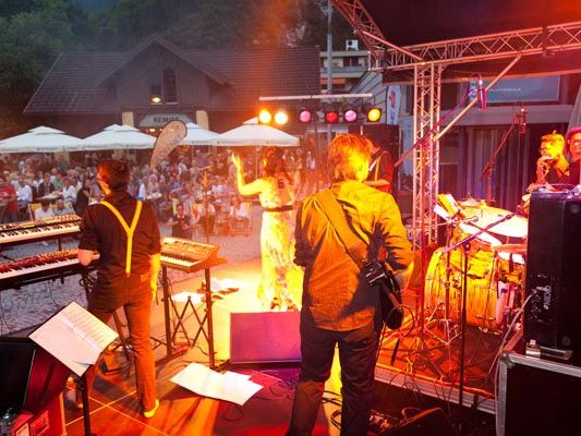 SoulSanity präsentierten eine energiegeladene Bühnenshow. SoulSanity präsentierten eine energiegeladene Bühnenshow.