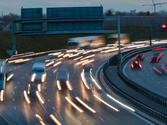 Bei der Kollision auf der A1 wurden elf Personen zum Teil schwer verletzt. Bei der Kollision auf der A1 wurden elf Personen zum Teil schwer verletzt.
