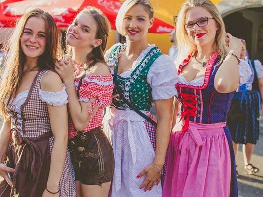 Gute Laune auch heuer am Neustifter Kirtag. Gute Laune auch heuer am Neustifter Kirtag.