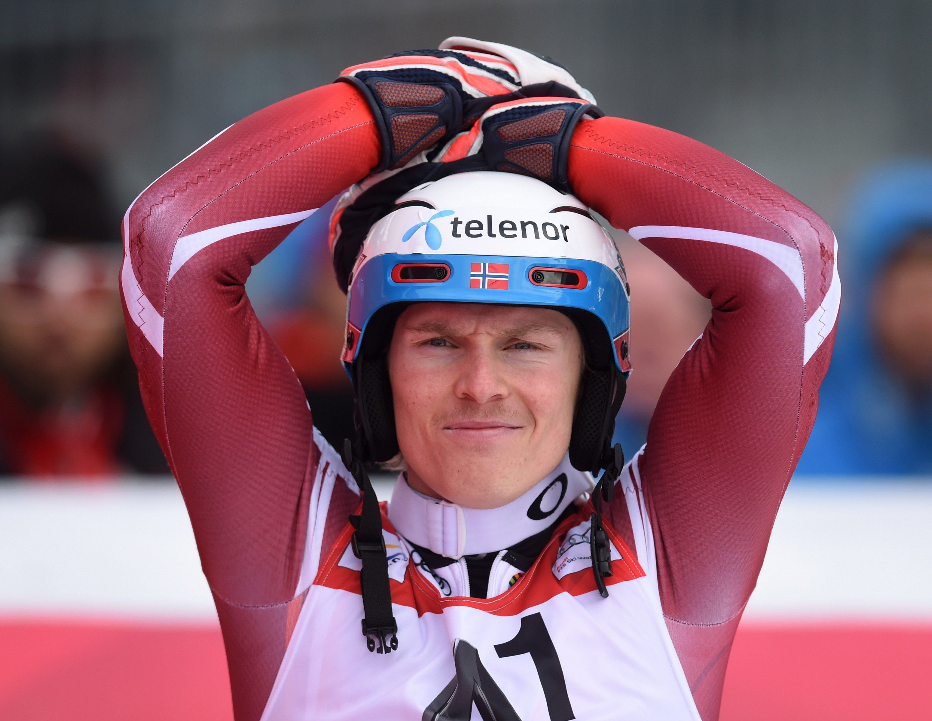 Das gesamte norwegische Team hat "telenor" als Kopfsponsor. Das gesamte norwegische Team hat "telenor" als Kopfsponsor.