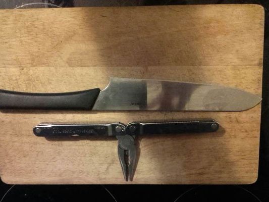 Mit diesem Messer ging die Frau auf den Mann los. Mit diesem Messer ging die Frau auf den Mann los.