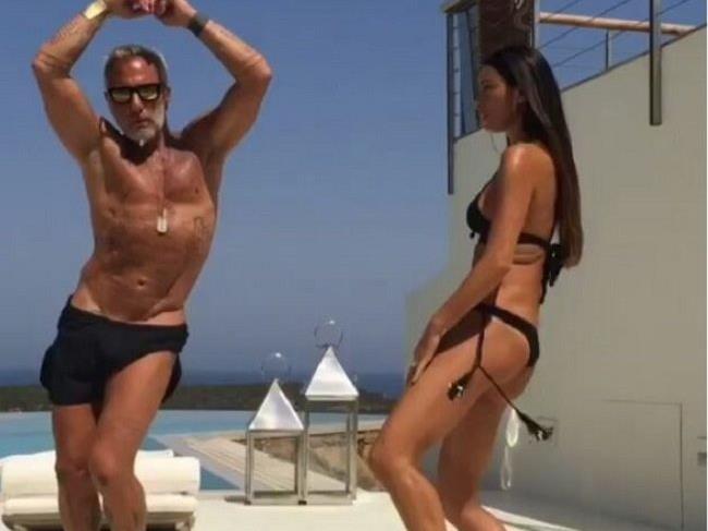 Unter dem Hashtag #enjoy postet der Italiener regelmäßig sommerliche Tanz-Videos