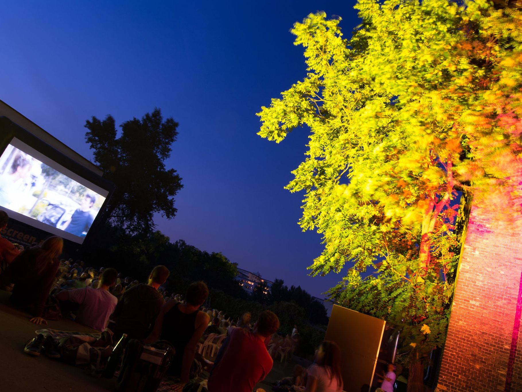 Direkt beim Wasserturm auf dem Gelände des ehemaligen Nordbahnhofes findet ein viertägiges Gratis-Filmfestival statt. Direkt beim Wasserturm auf dem Gelände des ehemaligen Nordbahnhofes findet ein viertägiges Gratis-Filmfestival statt.