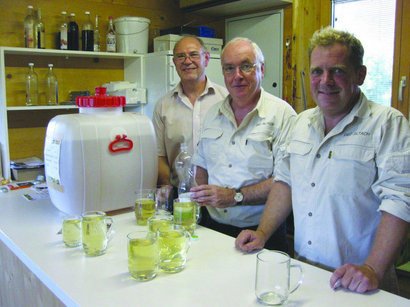 Auf die Besucher beim Mostheurigen wartet wieder frischer Apfelmost Auf die Besucher beim Mostheurigen wartet wieder frischer Apfelmost