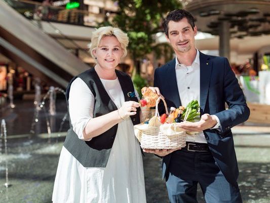 huma eleven Center-Manager Stephan Kalteis freut sich auf kulinarische Genüsse beim 1. "Picknick & Bühne". huma eleven Center-Manager Stephan Kalteis freut sich auf kulinarische Genüsse beim 1. "Picknick & Bühne".