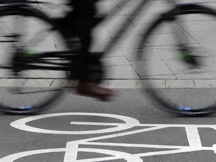 Der Radfahrer flüchtete, nachdem er am Wiener Burgring einen Unfall verursachte. Der Radfahrer flüchtete, nachdem er am Wiener Burgring einen Unfall verursachte.