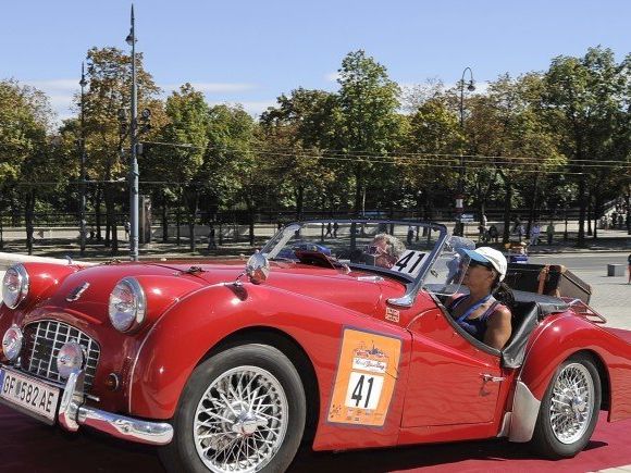 Am Samstag werden viele Oldtimer auf der Wiener Ringstraße zu sehen sein. Am Samstag werden viele Oldtimer auf der Wiener Ringstraße zu sehen sein.