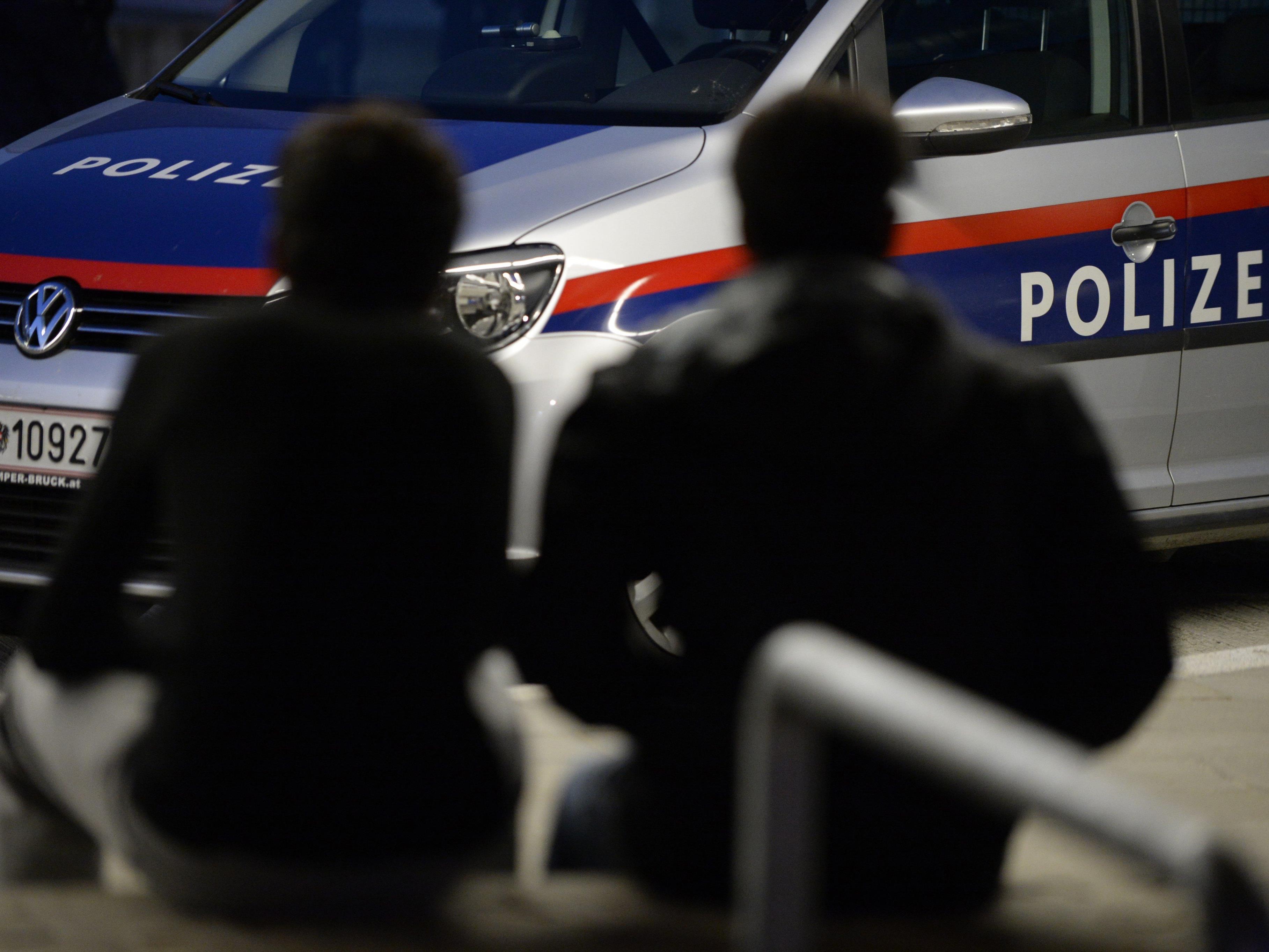 Neun Männer wurden nach einer angezeigten Vergewaltigung in Wien festgenommen.