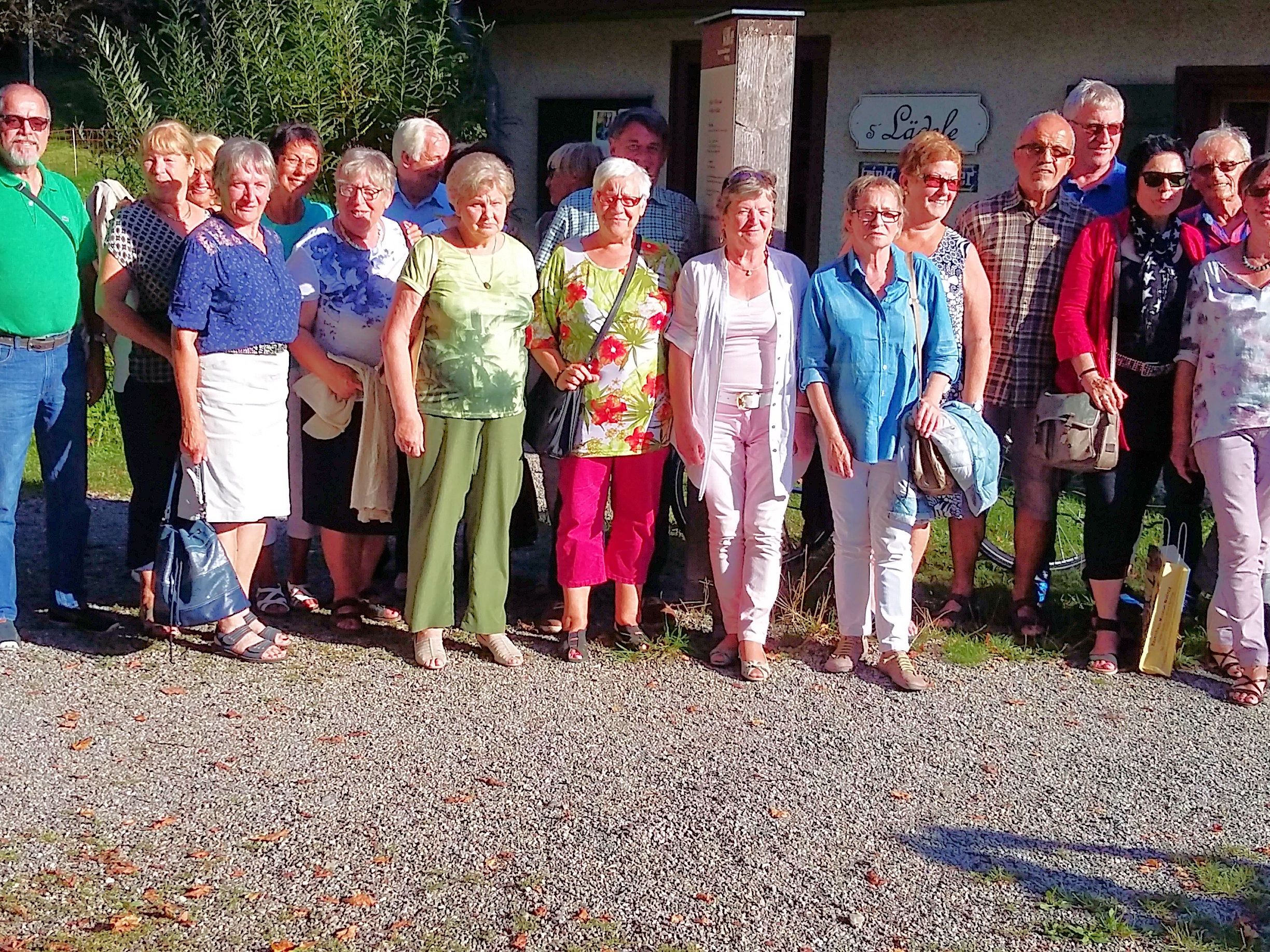Vor dem Museumsgasthaus Fischerhaus Vor dem Museumsgasthaus Fischerhaus