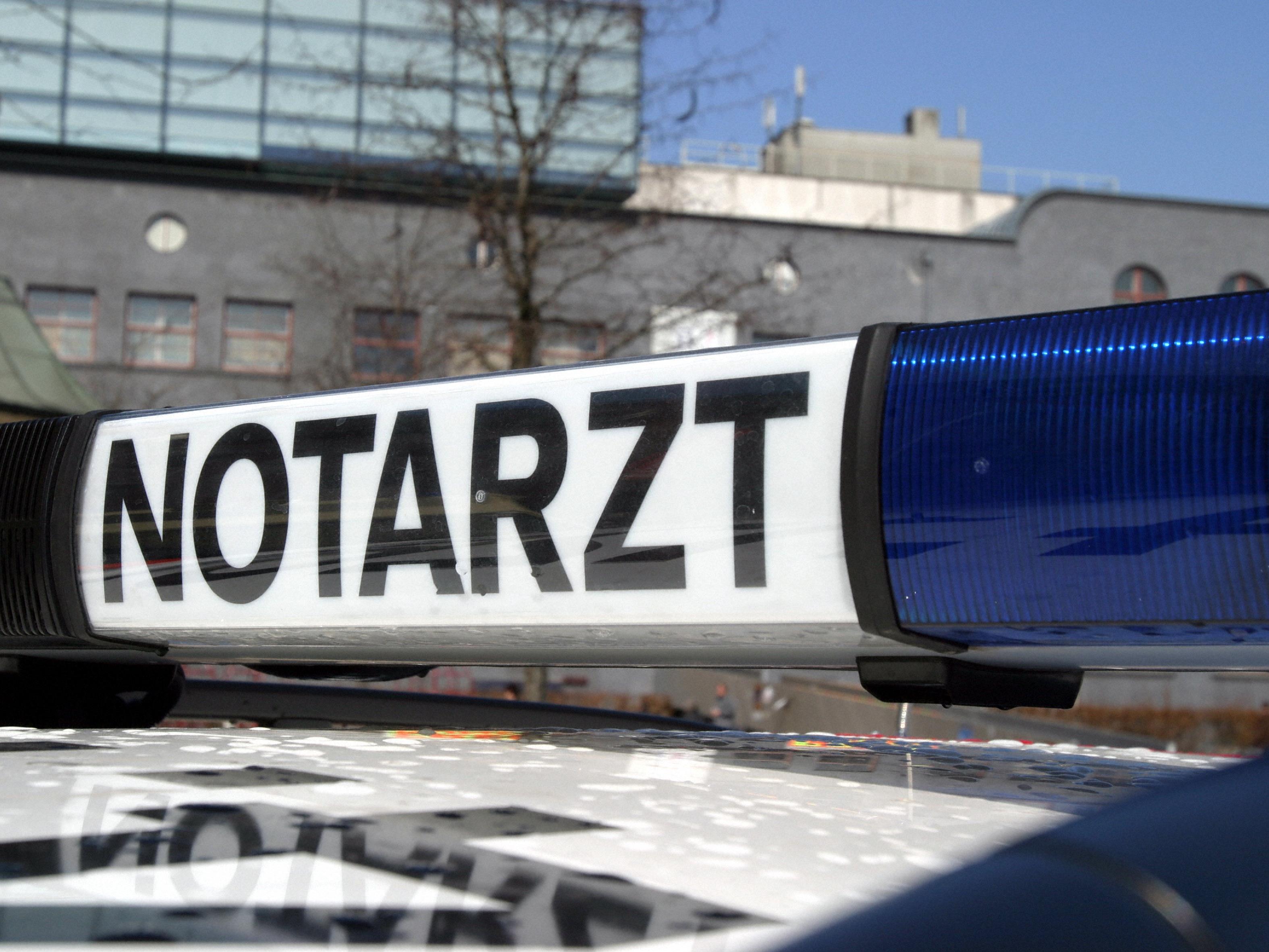 Der Mann wurde nach der Versorgung durch den Notarzt mit dem Hubschrauber in das Landeskrankenhaus Feldkirch geflogen.