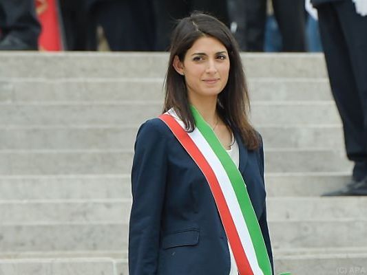 Beliebtheit von Roms Bürgermeisterin Virginia Raggi im Sinken Beliebtheit von Roms Bürgermeisterin Virginia Raggi im Sinken