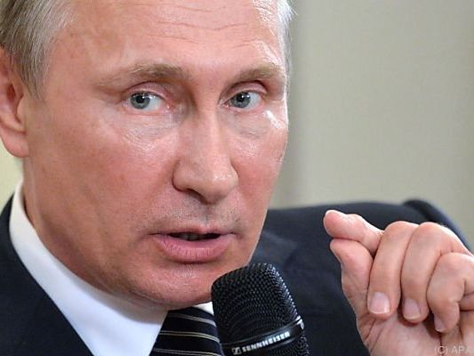 Kritisiert die EU und die USA im Hinblick auf die Kosovo-Politik Kritisiert die EU und die USA im Hinblick auf die Kosovo-Politik