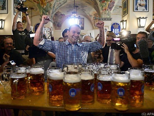 27 Liter Bier und etliche Kilogramm Glas 27 Liter Bier und etliche Kilogramm Glas