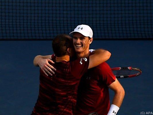 Murray und Soares freuen sich über den Sieg