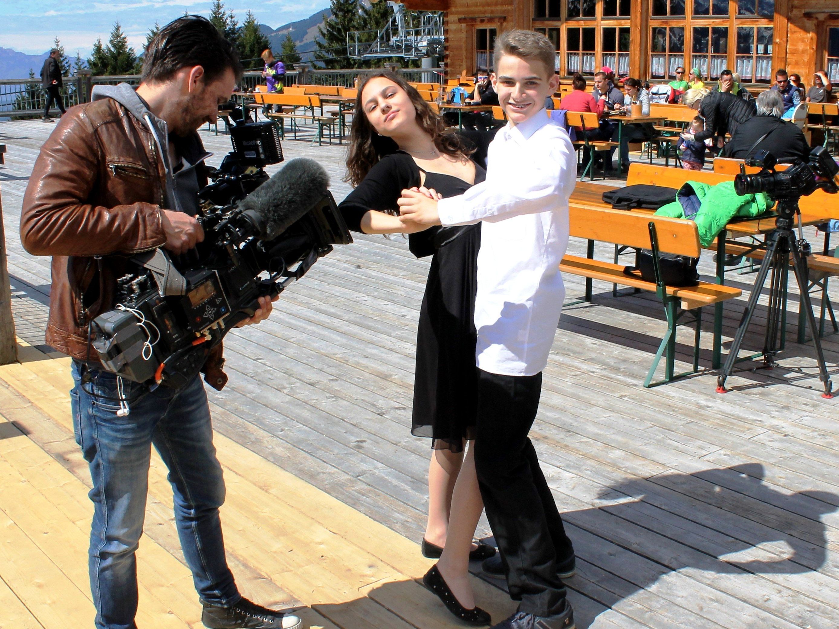 Leidenschaft Tanz, Hannah Hoeber und Simon Friedle waren ebenfalls zu Gast bei der LÄNDLE-TV-Serie "us dr Gondl" am Muttersberg Leidenschaft Tanz, Hannah Hoeber und Simon Friedle waren ebenfalls zu Gast bei der LÄNDLE-TV-Serie "us dr Gondl" am Muttersberg