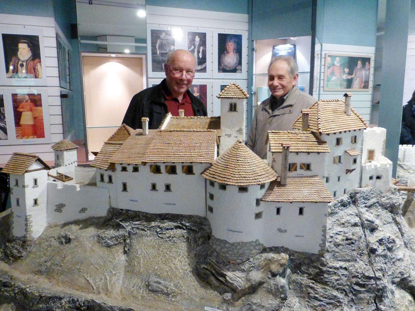Im Museum auf Zeit ist ein dreieinhalb Meter langes Burgenmodell von Alt-Ems zu besichtigen.